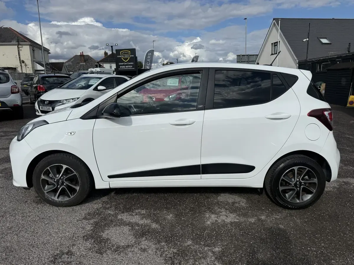 Used Hyundai i10 GO! 67 HP (49 kW) 2018 White Hatchback