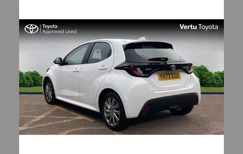 Used Toyota Yaris Hybrid 116 HP (85 kW) 2022 White Hatchback