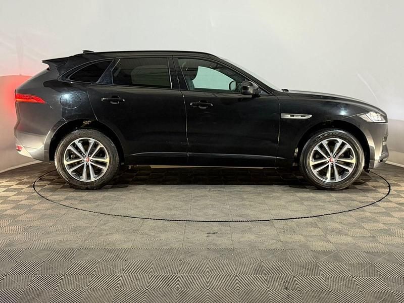 Usado Jaguar F-Pace R-Sport 163 HP (119 kW) 2017 Preto SUV