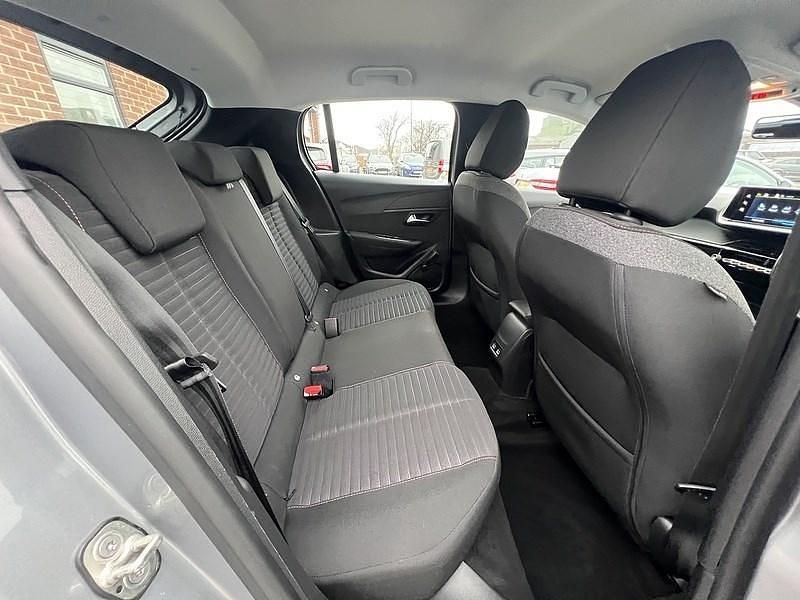 Second-hand Peugeot e-208 Active 50 kW (68 CP) 2025 Gri Hatchback