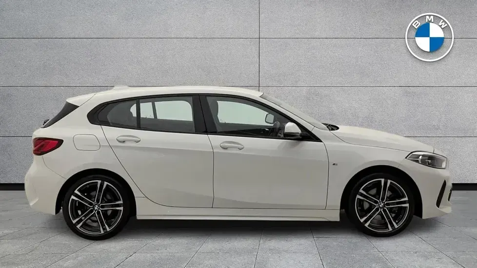 Used BMW 118 M Sport 134 HP (98 kW) 2023 White Hatchback