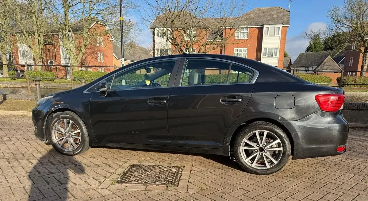 Used Toyota Avensis 126 HP (92 kW) 2013 Black Sedan