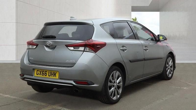 Used Toyota Auris 116 HP (85 kW) 2016 Grey Hatchback