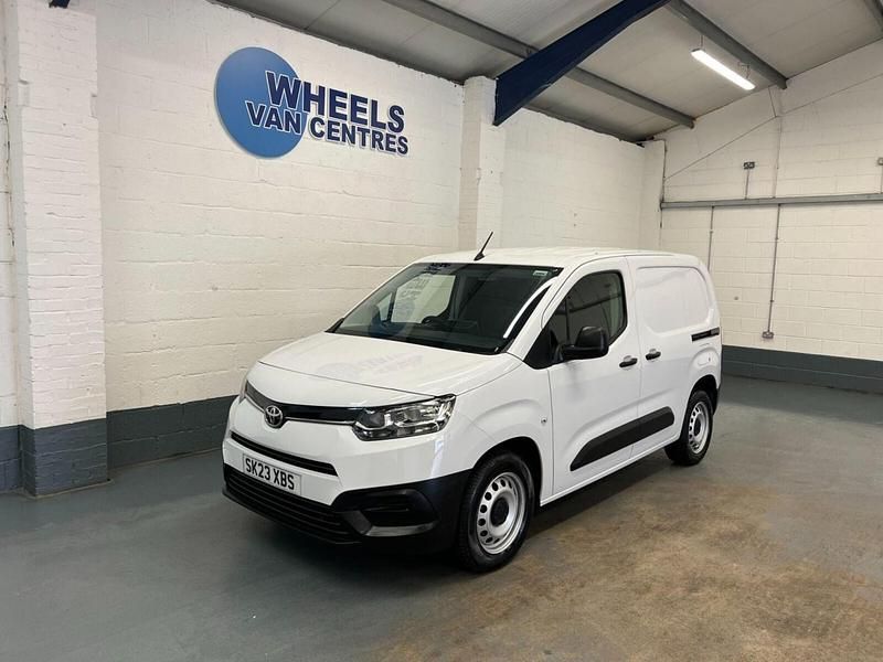 White Used 2023 Toyota Proace Active Van | £12,790 (Fair price) - Image 1/4