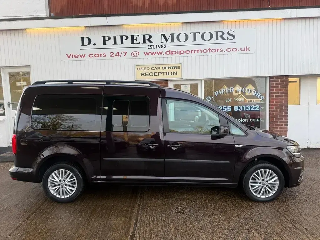 Usado VW Caddy Maxi S 122 HP (89 kW) 2020 Roxo Monovolume