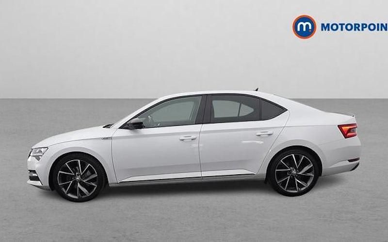 Used Skoda Superb SportlinePlus 190 HP (139 kW) 2023 White Hatchback