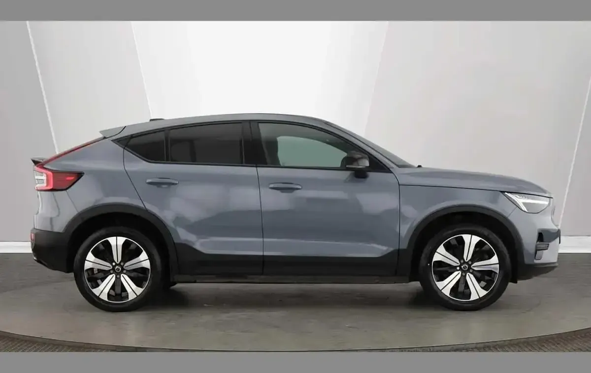 Usado Volvo C40 Core 169 kW (231 HP) 2022 Cinzento SUV