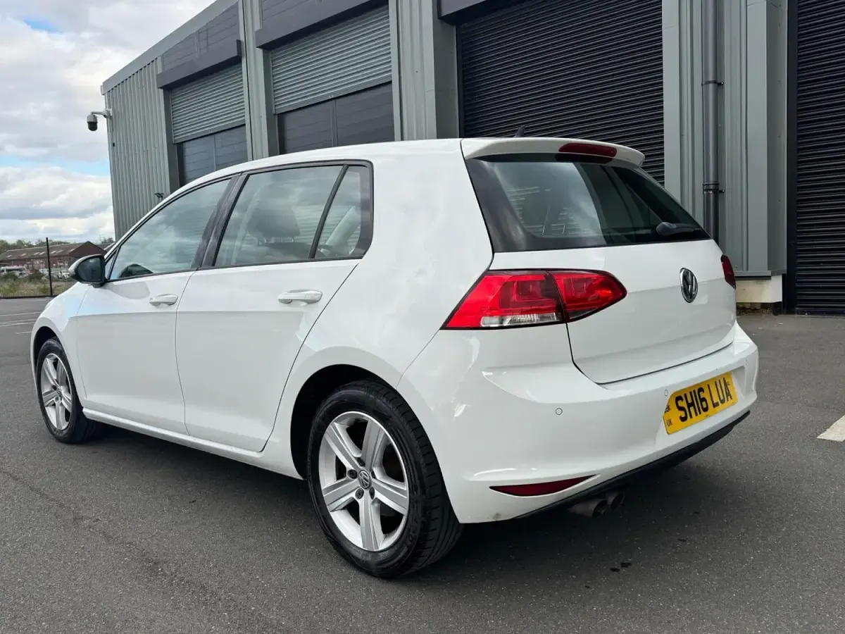 Used VW Golf VII Edition 125 HP (91 kW) 2016 White Hatchback