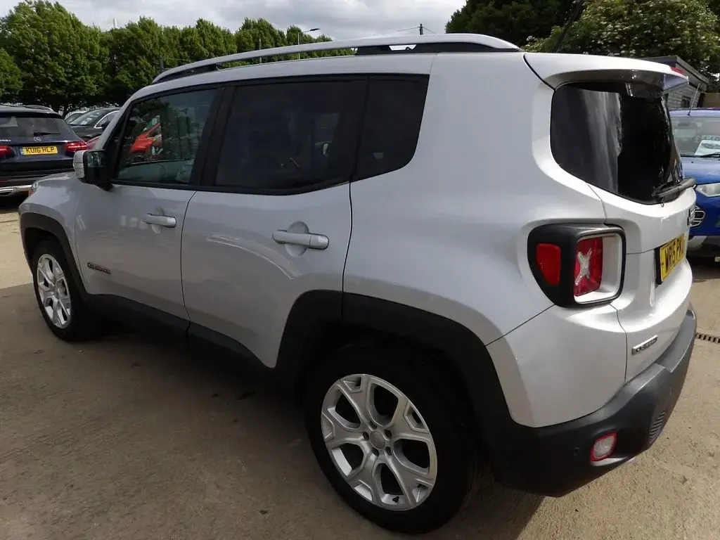 Begagnad Jeep Renegade Limited 120 HK (88 kW) 2015 Grå SUV