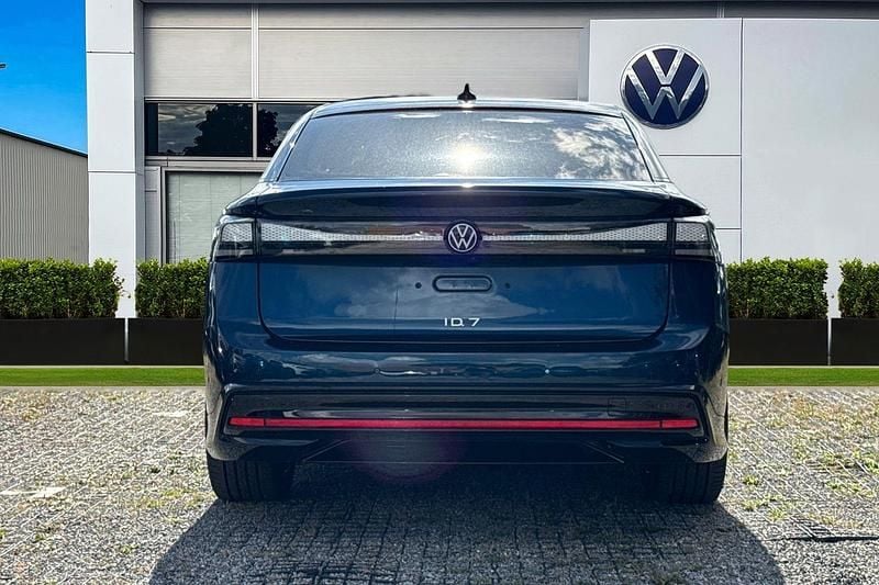 New VW ID.7 Pro 210 kW (286 HP) 2025 Blue Estate