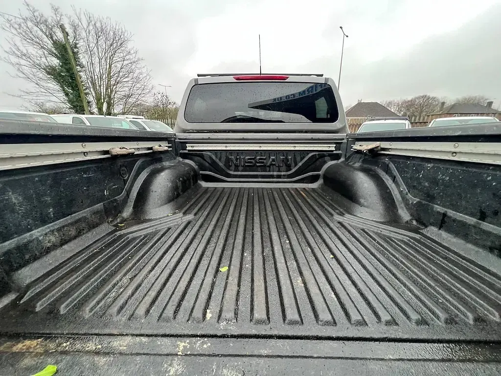 Begagnad Nissan Navara Tekna 190 HK (139 kW) 2019 Grå Pickup