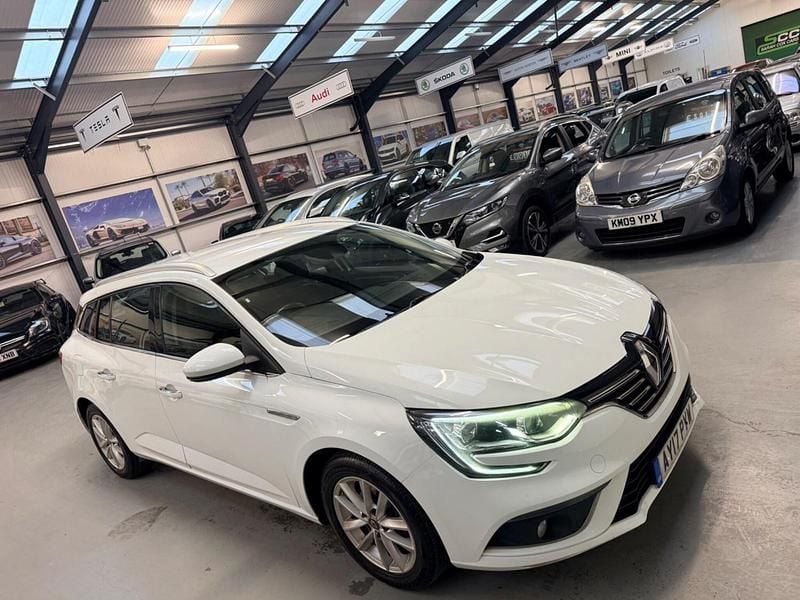 Used Renault Mégane GrandTour Dynamique 110 HP (80 kW) 2017 White Estate