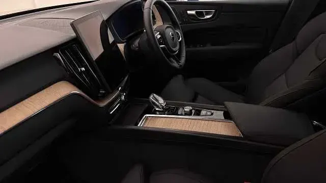 Used Volvo XC60 Plus 250 HP (183 kW) 2025 Bright dusk SUV
