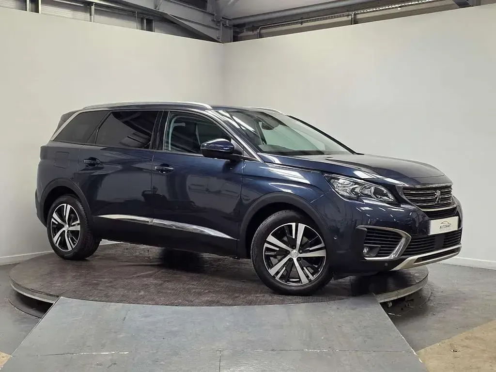 Usado Peugeot 5008 Allure 130 HP (95 kW) 2019 Azul SUV