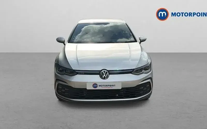 Usado VW Golf VIII GTE 245 CV (180 kW) 2024 Plateado Utilitario