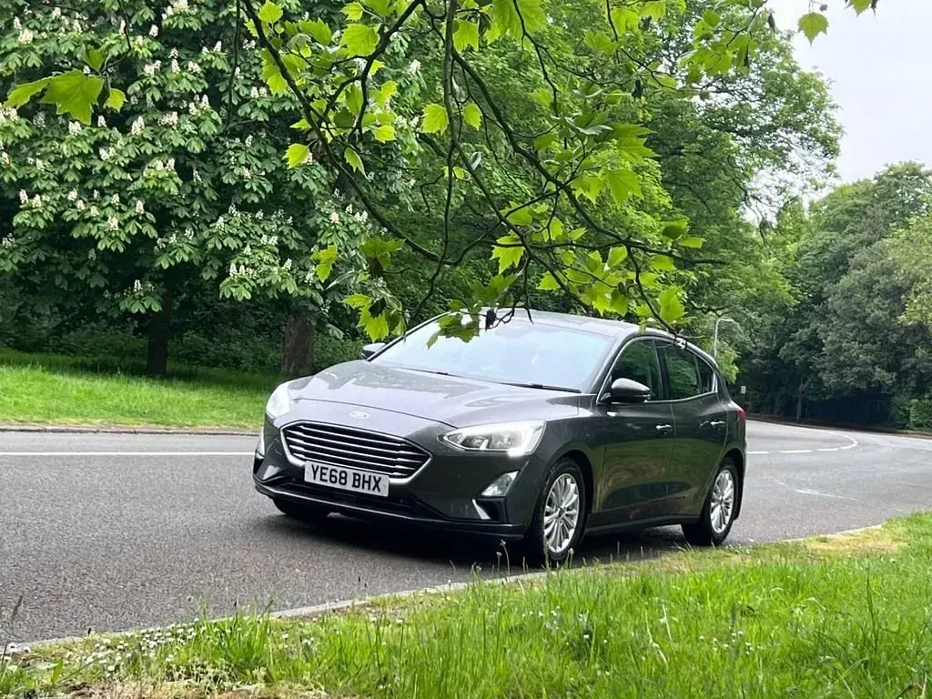 Used Ford Focus Titanium 120 HP (88 kW) 2018 Grey Hatchback