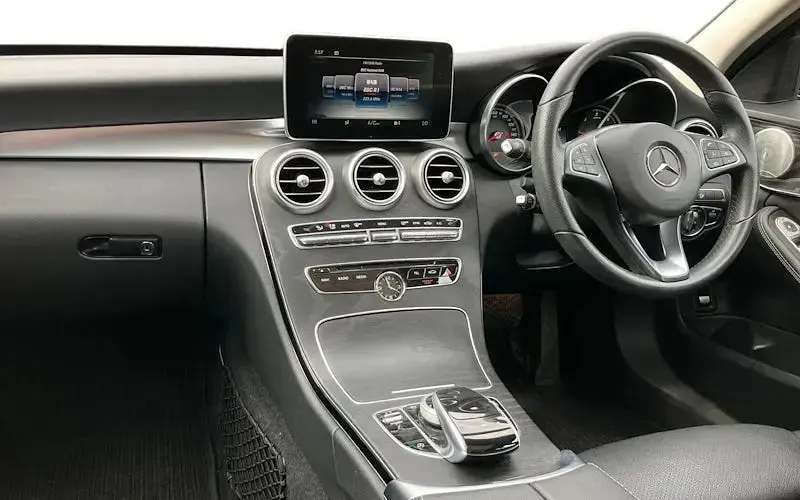 Used Mercedes C200 Active 136 HP (100 kW) 2018 Grey Sedan