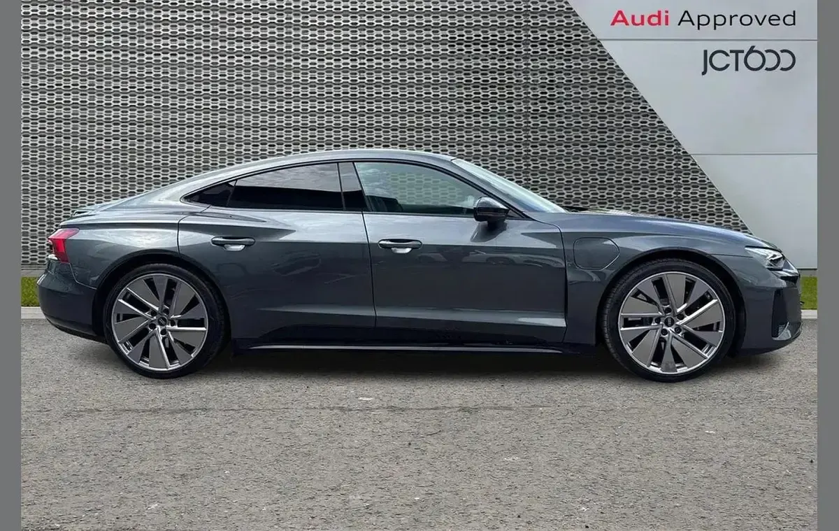 Used Audi e-tron GT quattro Comfort 475 kW (646 HP) 2023 Grey Sedan