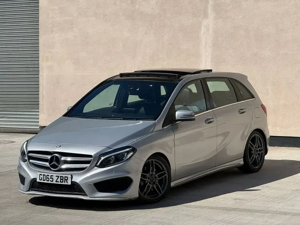 Begagnad Mercedes B220 AMG line 2016 Silver Minibuss