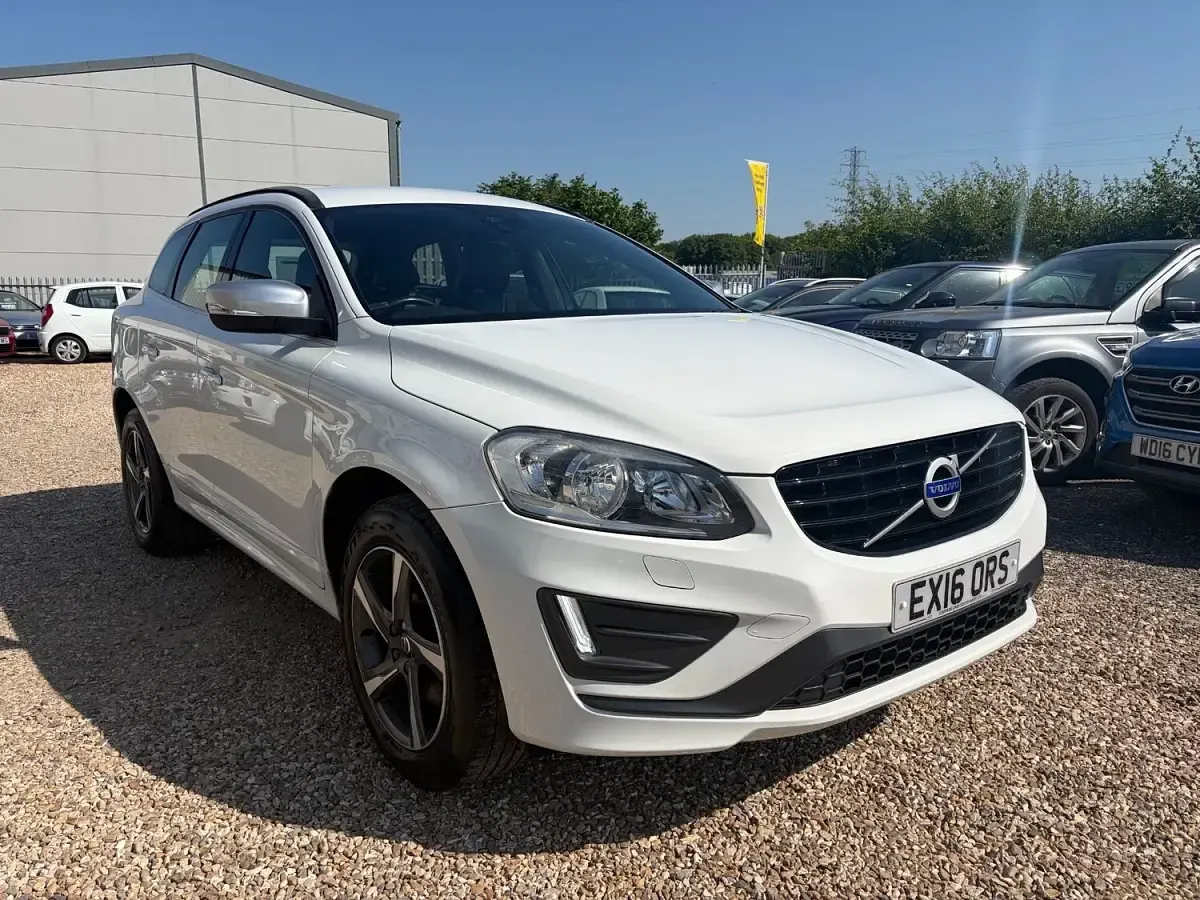 Used Volvo XC60 R-Design 190 HP (139 kW) 2016 White SUV