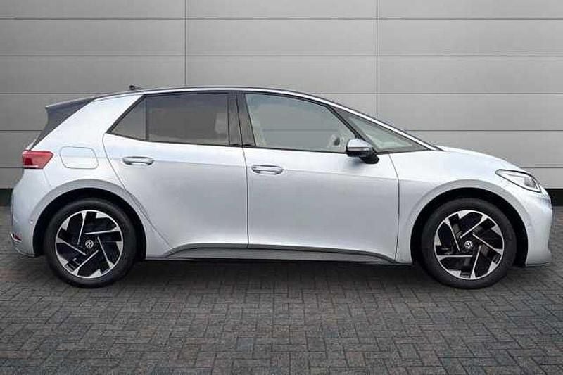 Used VW ID.3 Pro 150 kW (204 HP) 2025 Scale silver with solid black roof Hatchback