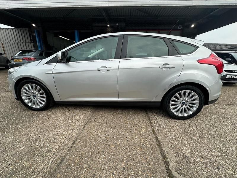 Used Ford Focus Titanium X 115 HP (84 kW) 2011 Silver Hatchback