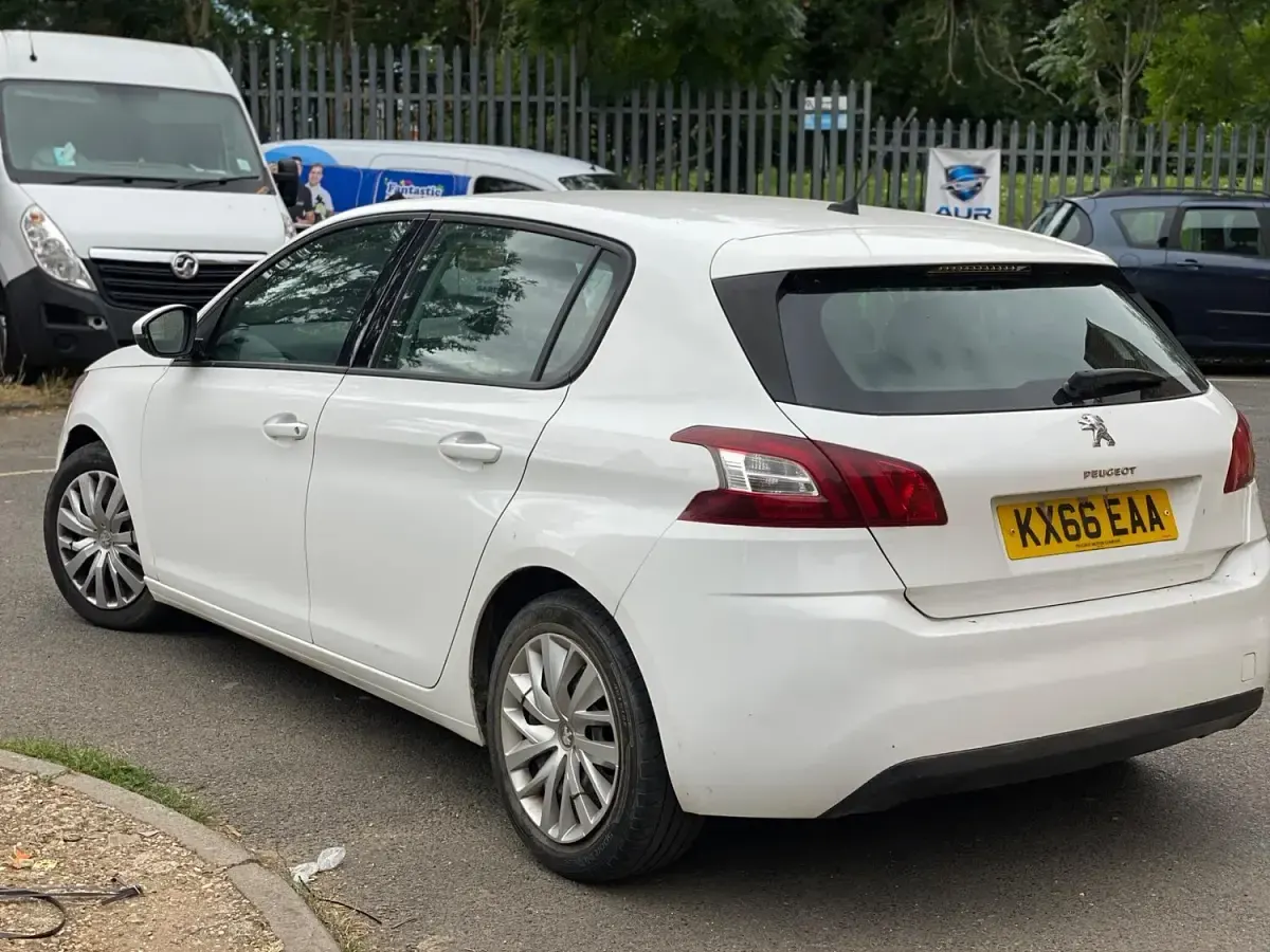 Used Peugeot 308 Access 110 HP (80 kW) 2017 White Hatchback