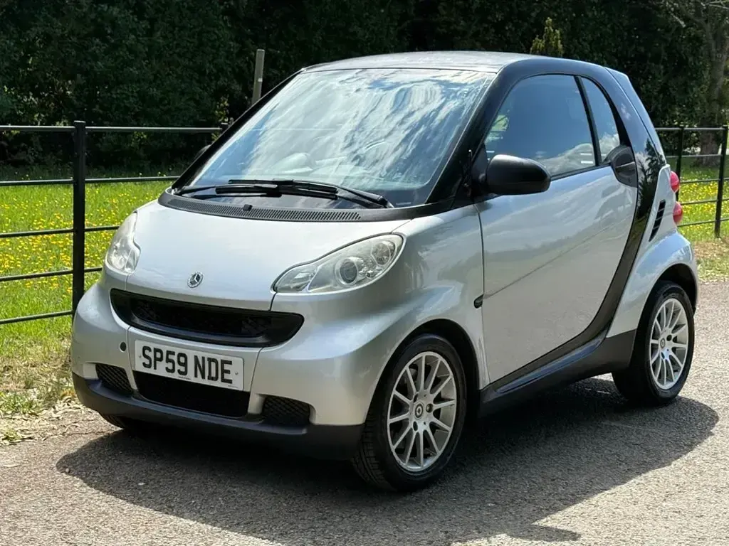 Usado Smart ForTwo Coupé Passion 71 HP (52 kW) 2009 Prateado Coupé