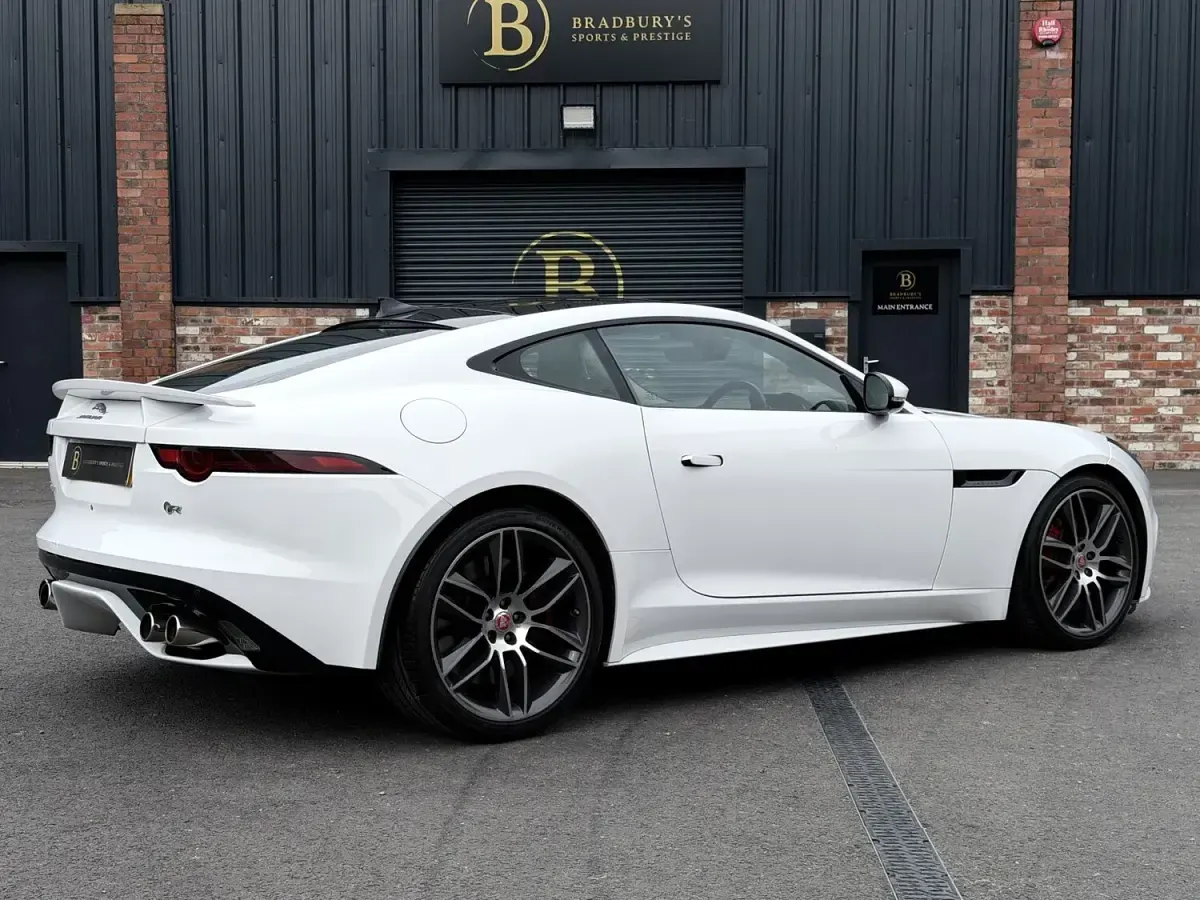 Used Jaguar F-Type Supercharged 550 HP (404 kW) 2017 White Coupe