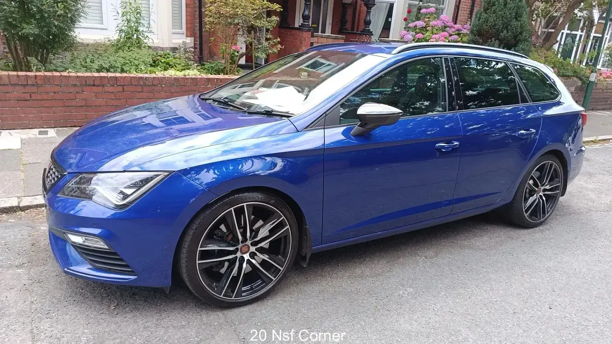 Used Seat Leon 4Drive 190 HP (139 kW) 2020 Blue Estate