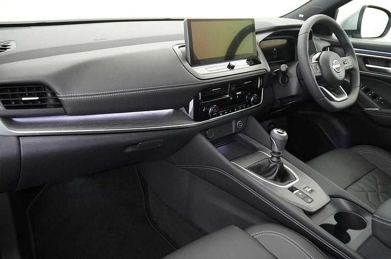 Used Nissan Qashqai Tekna 138 HP (101 kW) 2025 Silver SUV