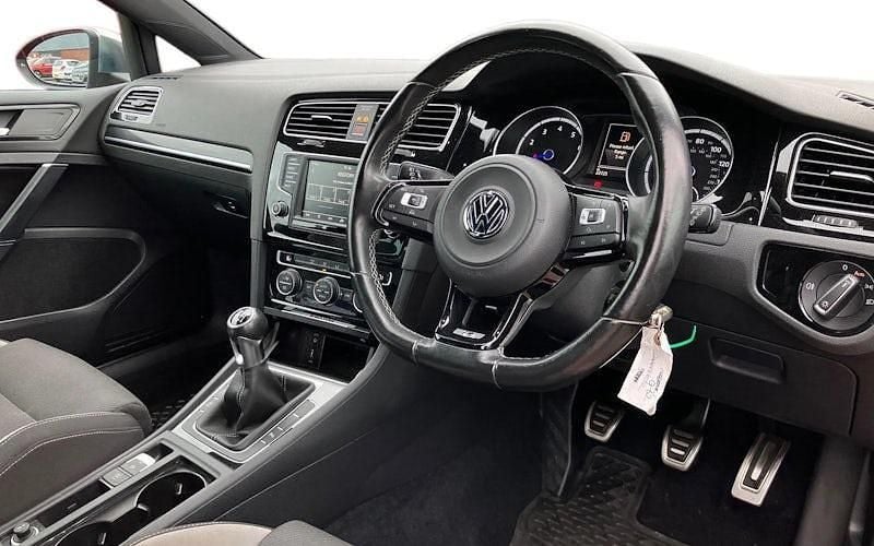 Used VW Golf VII R 300 HP (220 kW) 2016 Red Hatchback