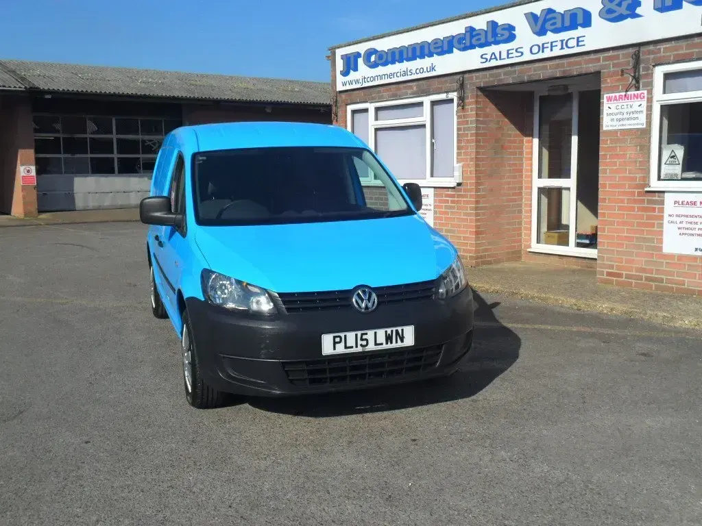 Usado VW Caddy Startline 102 CV (75 kW) 2015 Azul Monovolumen
