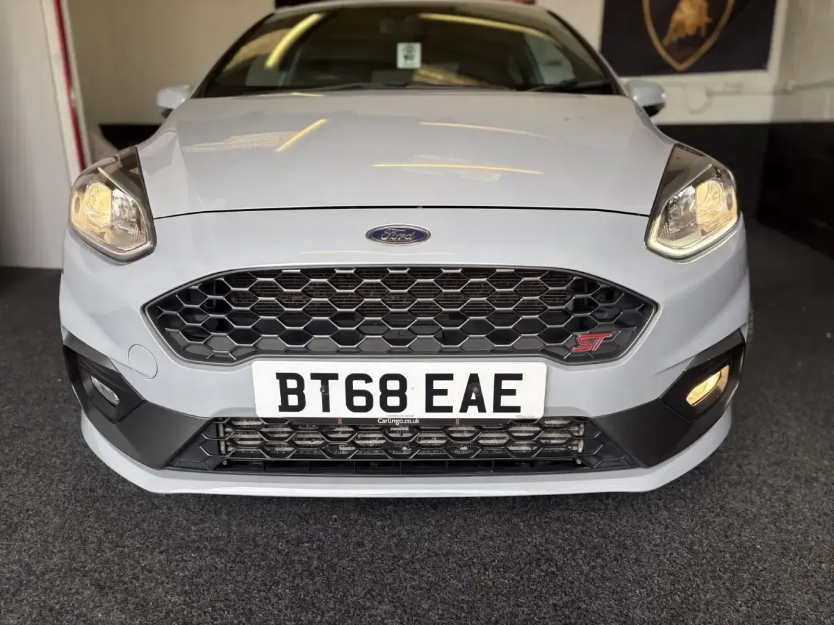 Usado Ford Fiesta ST 2018 Plateado Utilitario