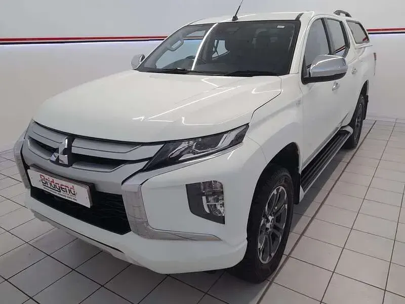 Used Mitsubishi L200 150 HP (110 kW) 2021 White Pickup