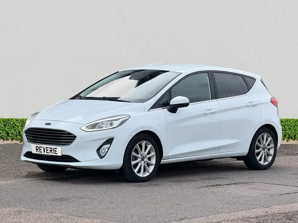 Second-hand Ford Fiesta Titanium 125 CP (91 kW) 2021 Alb Hatchback