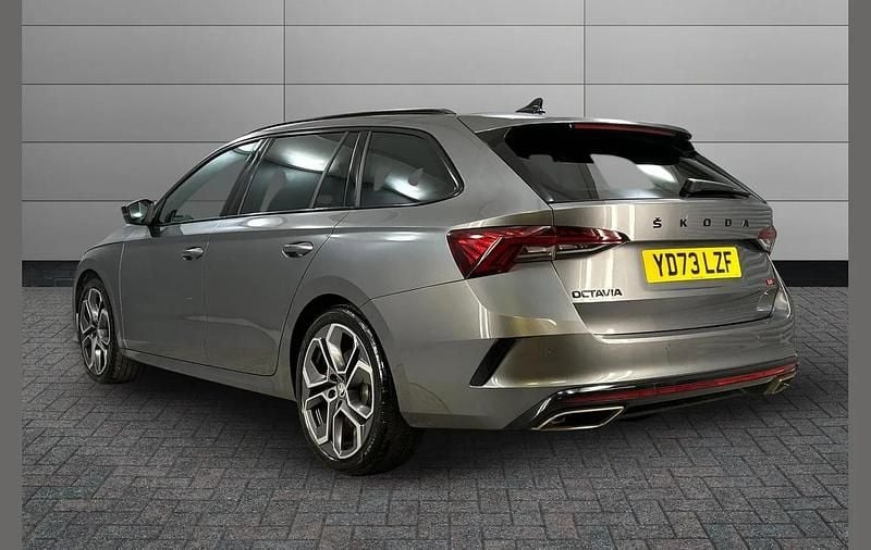 Used Skoda Octavia vRS 196 HP (144 kW) 2023 Grey Estate
