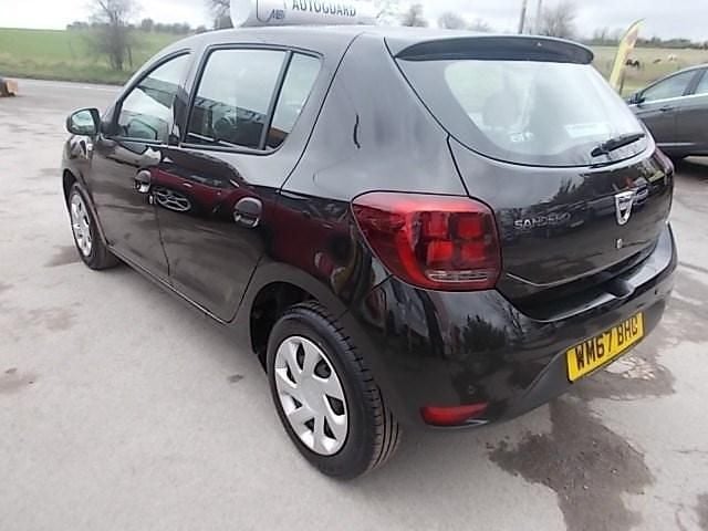 Used Dacia Sandero Ambiance 72 HP (52 kW) 2018 Black Hatchback
