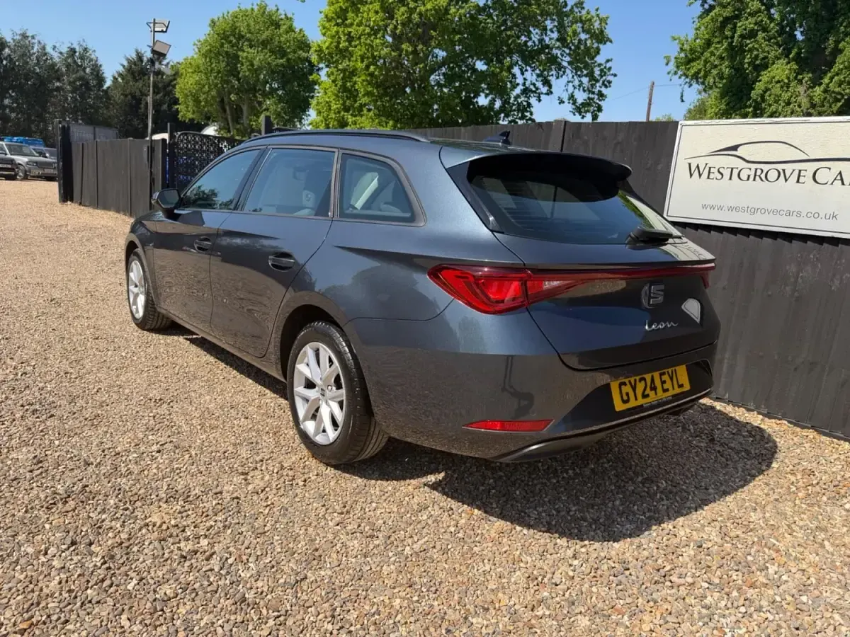 Begagnad Seat Leon SE 2024 Grå Kombi