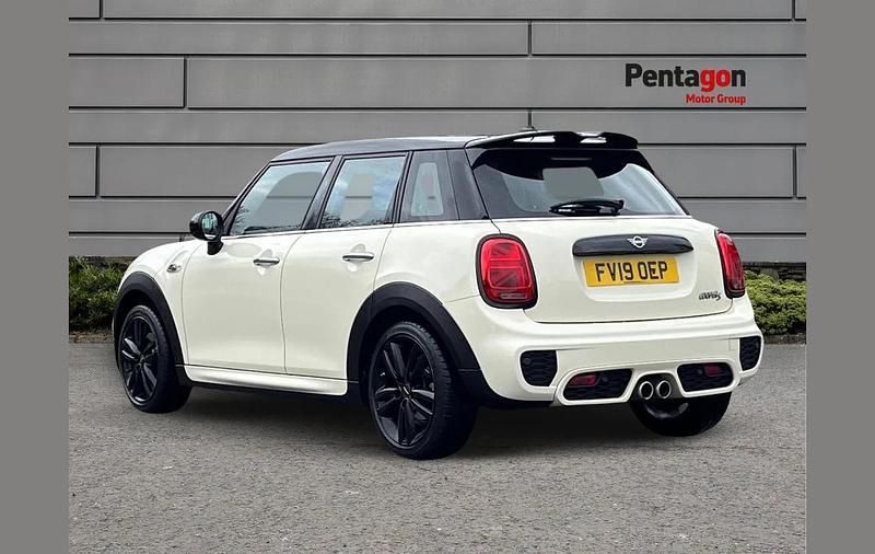Used Mini Cooper S Sport 188 HP (138 kW) 2019 White Hatchback