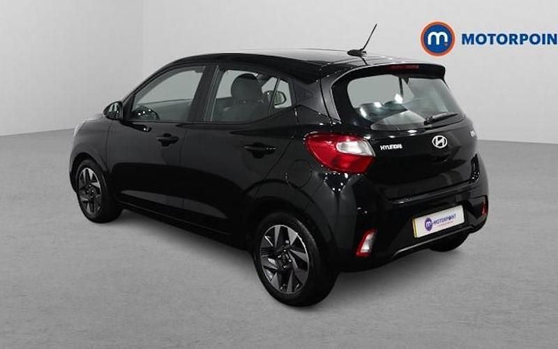 Begagnad Hyundai i10 Advanced 63 HK (46 kW) 2025 Svart Halvkombi