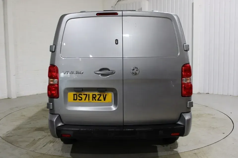 Second-hand Vauxhall Vivaro Sportive 150 CP (110 kW) 2022 Gri Monovolum