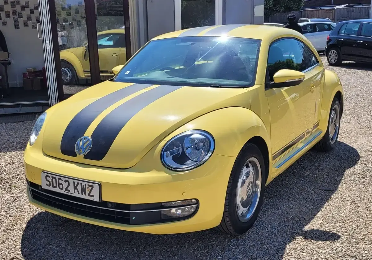 Used VW Beetle Design 150 HP (110 kW) 2012 Yellow Hatchback