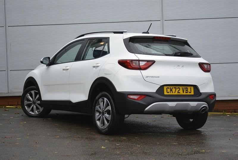 Used Kia Stonic 99 HP (72 kW) 2022 White SUV