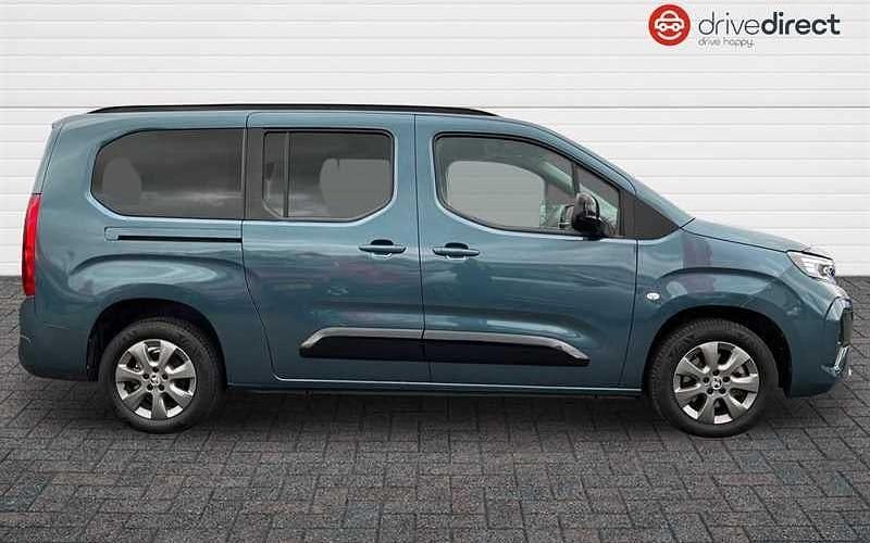Used Vauxhall Combo Ultimate 100 kW (136 HP) 2024 Blue Estate