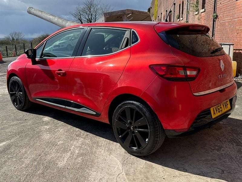 Used Renault Clio IV Dynamique 90 HP (66 kW) 2015 Red Hatchback