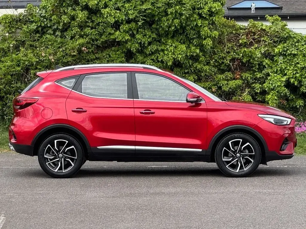 Używany MG ZS Exclusive 111 KM (81 kW) 2021 Czerwony SUV