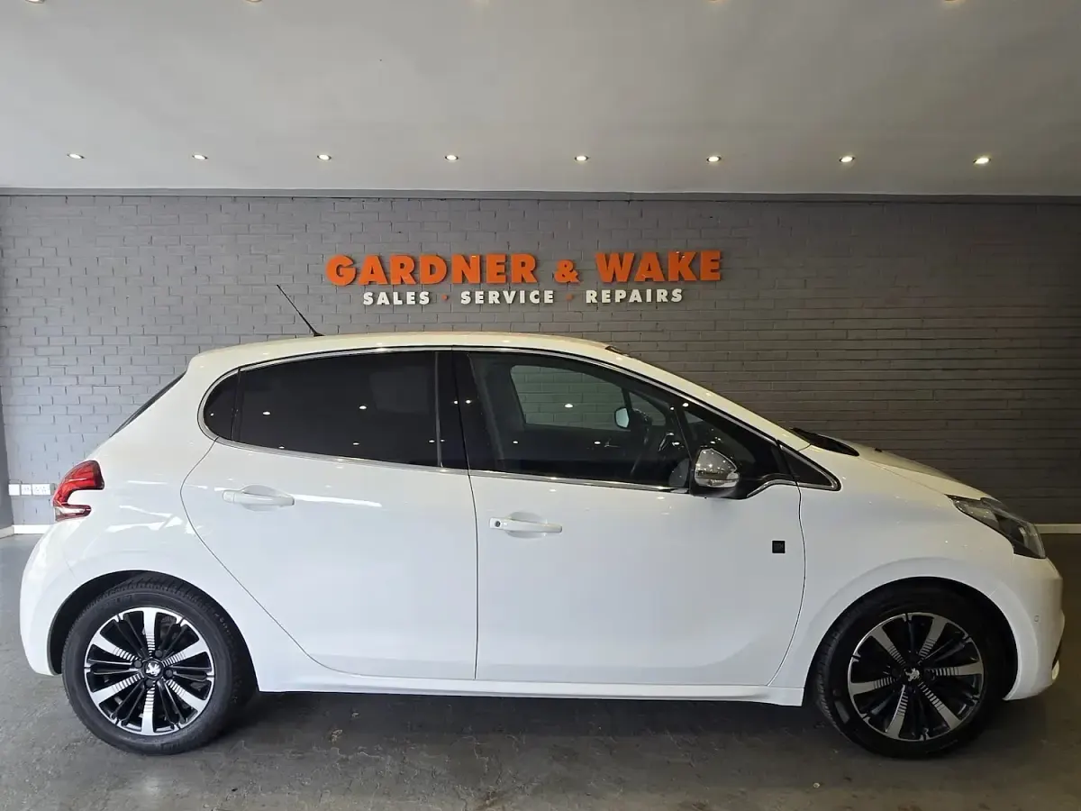 Used Peugeot 208 S 2018 White Hatchback
