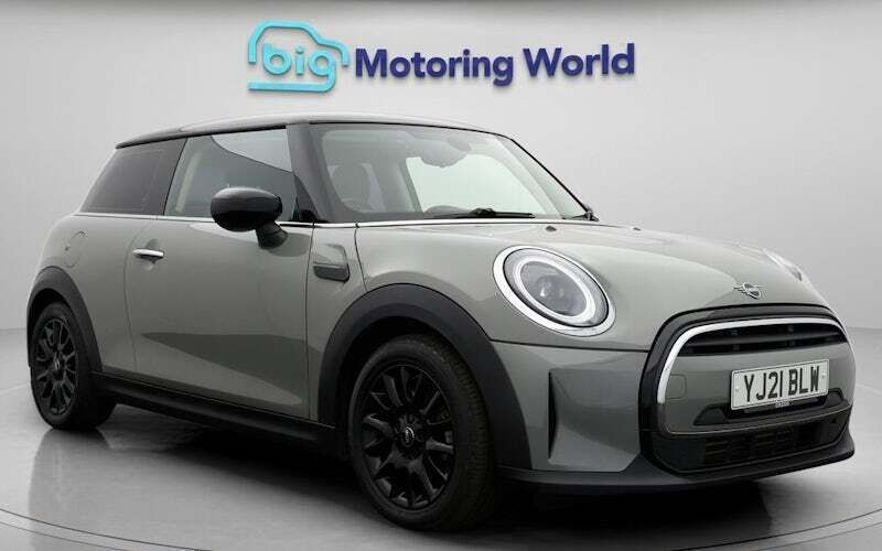 Used 2022 Mini Cooper Classic Hatchback | £13,950 (Fair price) - Image 1/4