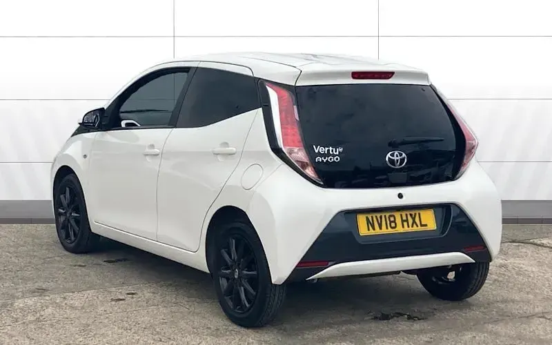 Used Toyota Aygo x-style 69 HP (50 kW) 2018 White Hatchback